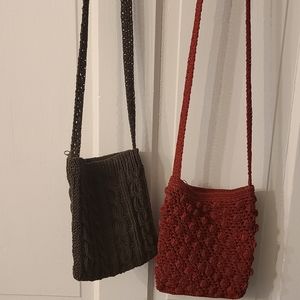 Crossbody knit purses. Red and brown..
